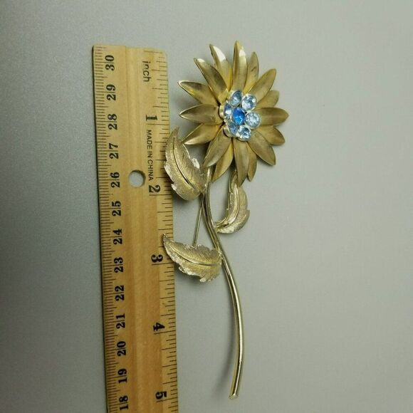 Vintage Huge Blue Rhinestone and Gold Tone Long Stem Flower Brooch, 5 Inches - Picture 5 of 7